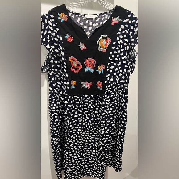 Kirundo Dresses & Skirts - Kirundo Black and White Animal Print with Floral Embroidered Women’s Dress Sz L
